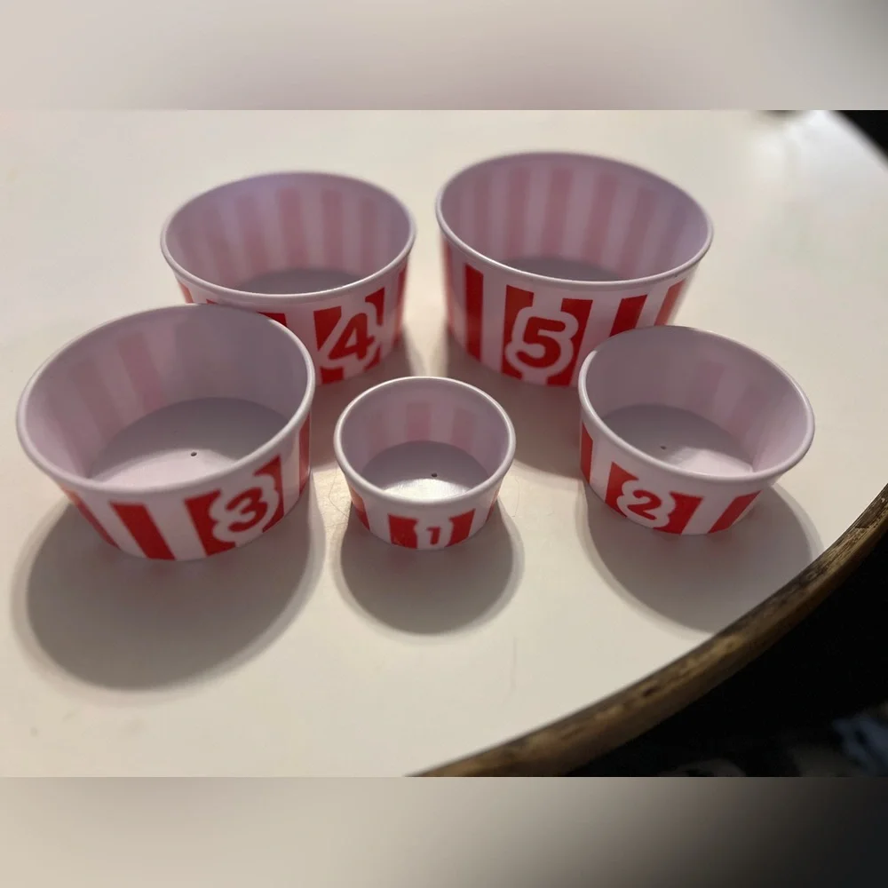 Popcorn stacking and counting toy. Popcorn bowls only 1-5